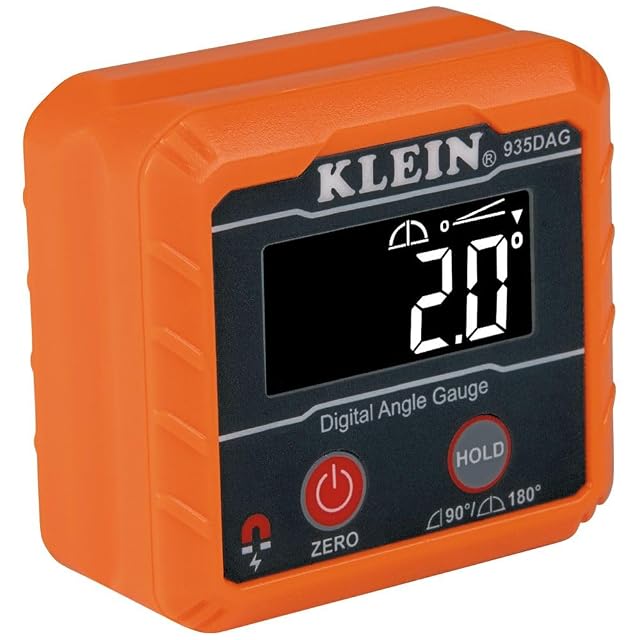 Rapporteur numérique Klein Tools 935DAG fixé magnétiquement sur une gaine