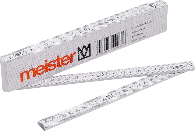 Mètre pliant Meister en hêtre blanc déplié, montrant ses grands chiffres de décimètres