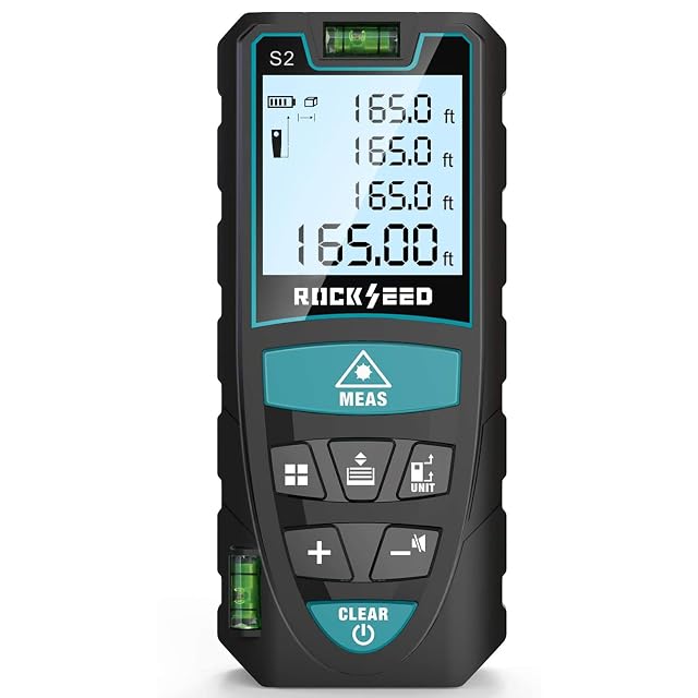 Télémètre laser RockSeed S2 tenu d’une main, montrant son LCD rétroéclairé et son niveau à bulle latéral